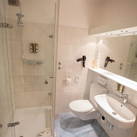 Azenberg Hotel 4*