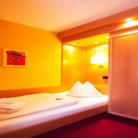 Azenberg Hotel