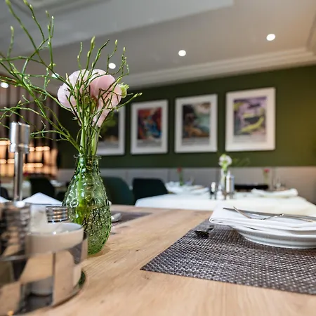 Azenberg מלון 4*